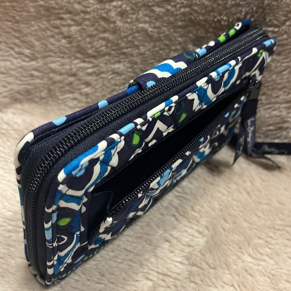 VERA BRADLEY - Picture 6 of 7